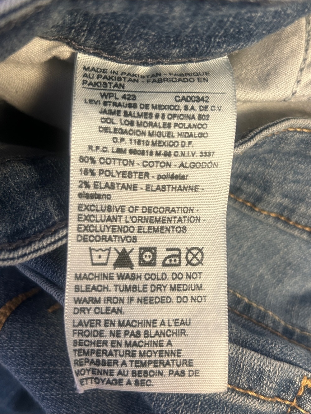 Levi's Light Wash Cropped Capris with Rolled Cuffs - Picture 3 of 5